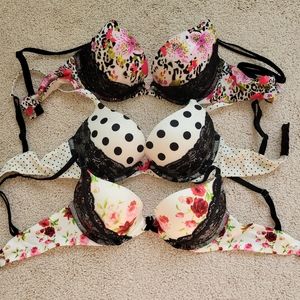 Victoria's Secret very sexy push-up bras (lot) 34b